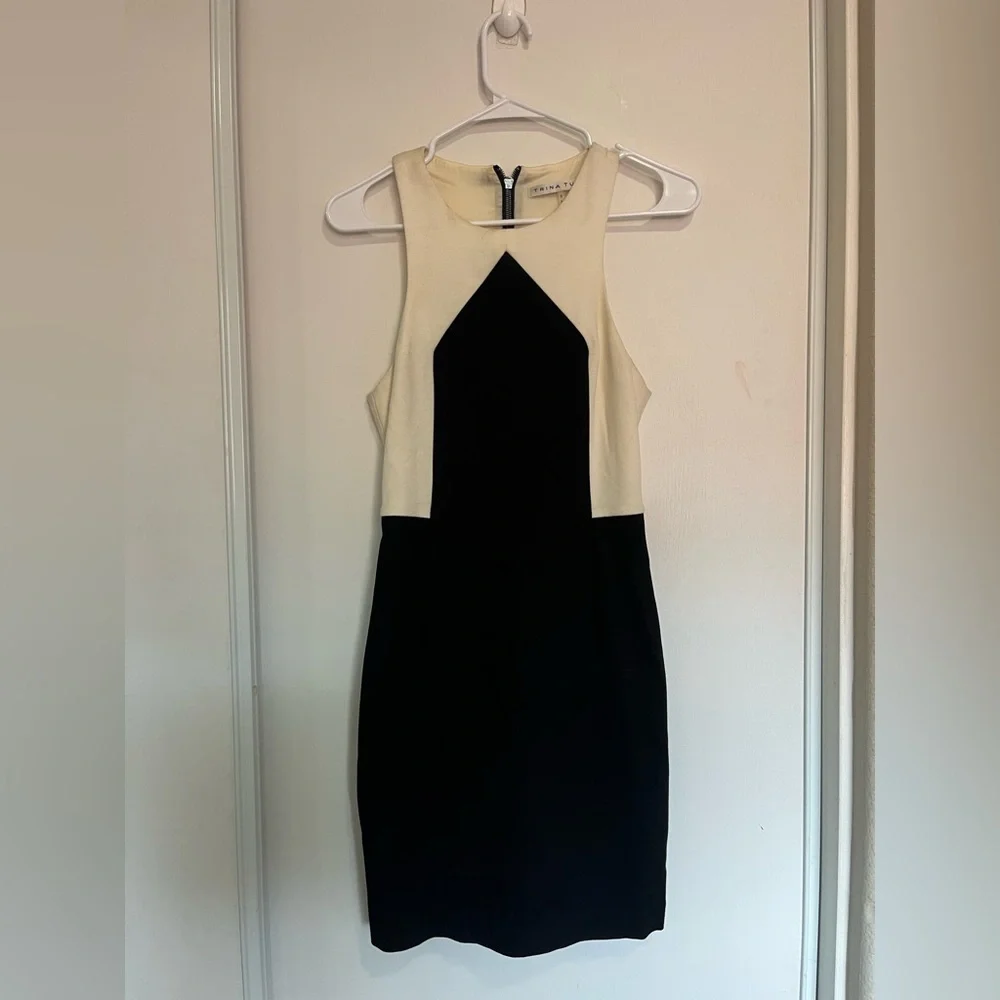 Trina Turk Irvine Bodycon Shift Dress Black &Cream Colorblock Zip Racerback Sz 0